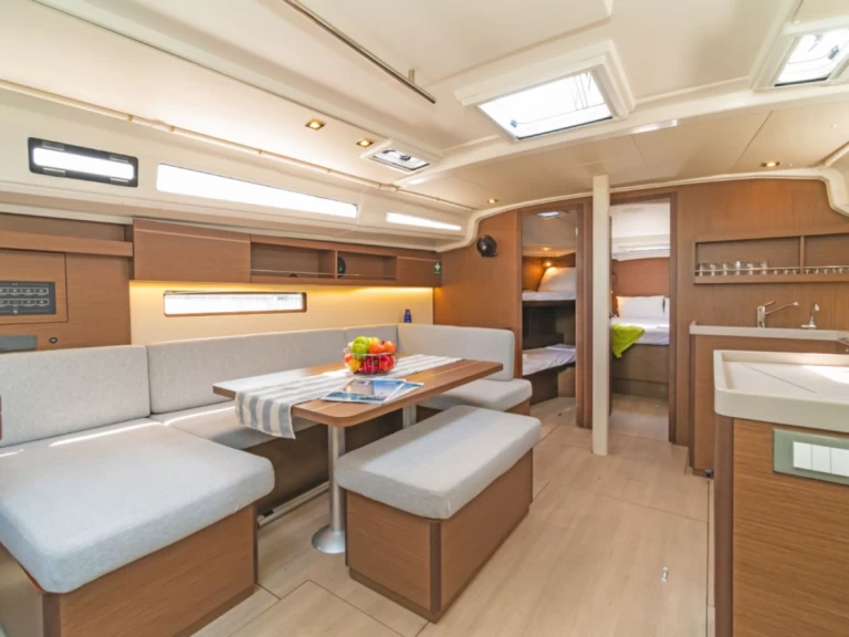 Hire a Bénéteau Oceanis 40.1 Alimos