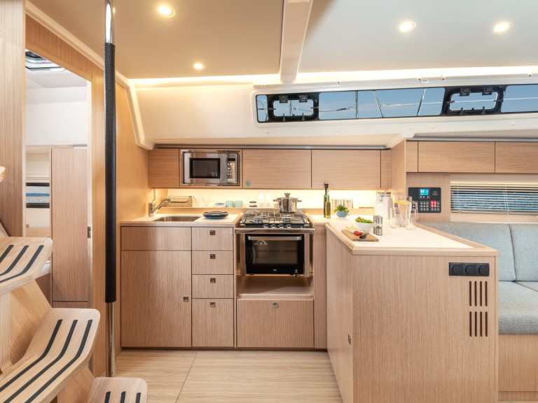 Yacht charter Castiglioncello - Bavaria Bavaria C42 on SamBoat