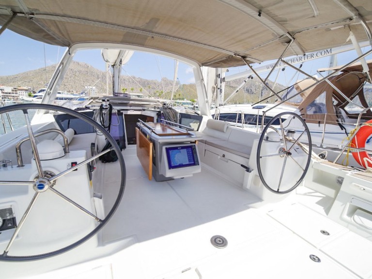 Hire Sailboat Bénéteau with a boat licence