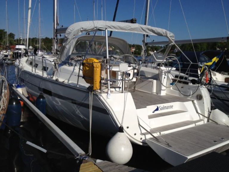 Sailboat to hire Saltsjö-duvnäs at the best price
