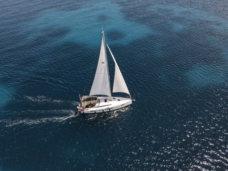 Sailboat to hire Gouvia at the best price
