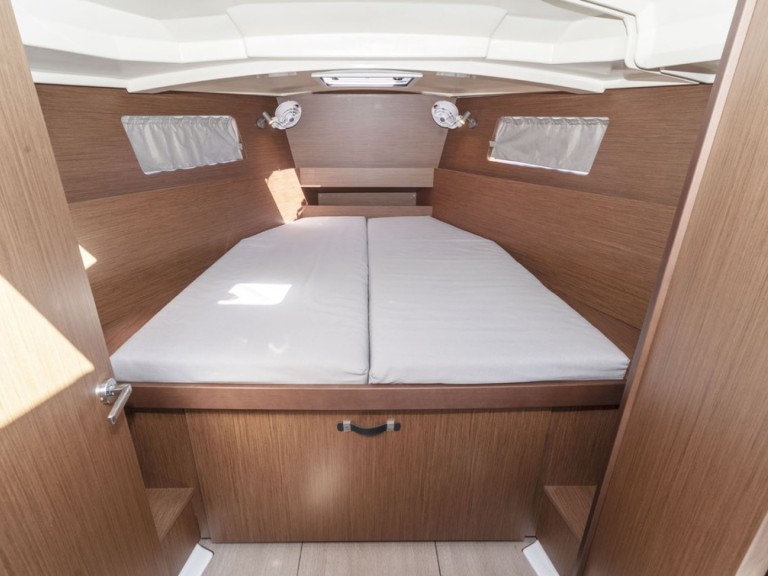 Yacht charter Port de Pollença - Bénéteau Oceanis 41.1 Perfomance on SamBoat