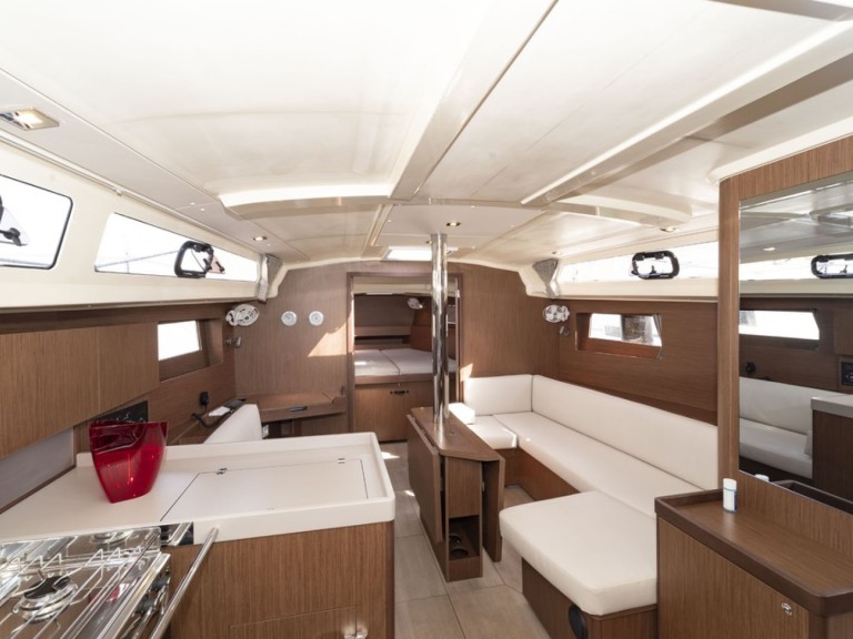 Hire a Bénéteau Oceanis 41.1 Perfomance Port de Pollença