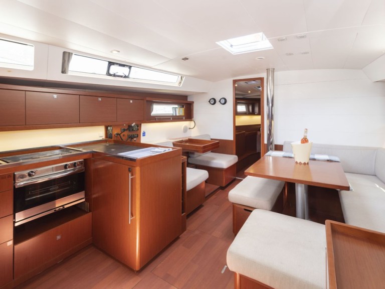 Hire Sailboat Bénéteau with a boat licence