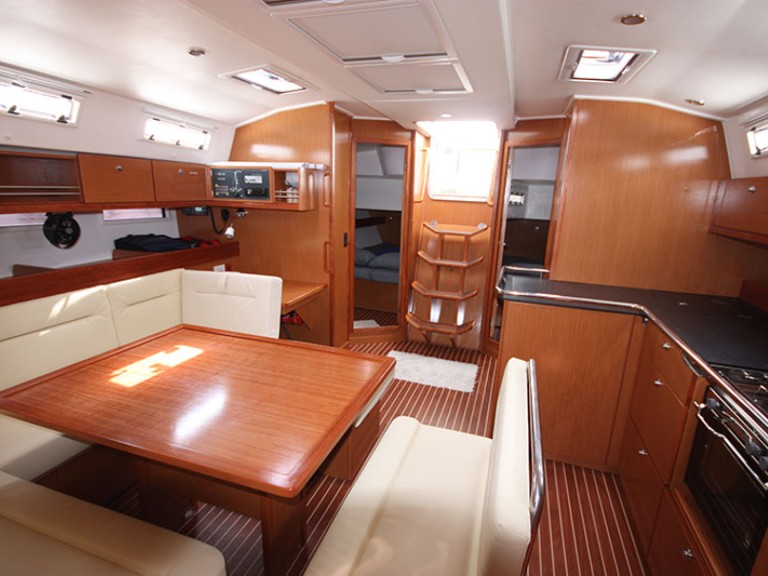 Hire Sailboat Bavaria with a boat licence