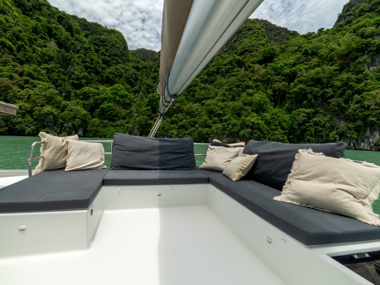 Hire Catamaran Fountaine Pajot with a boat licence