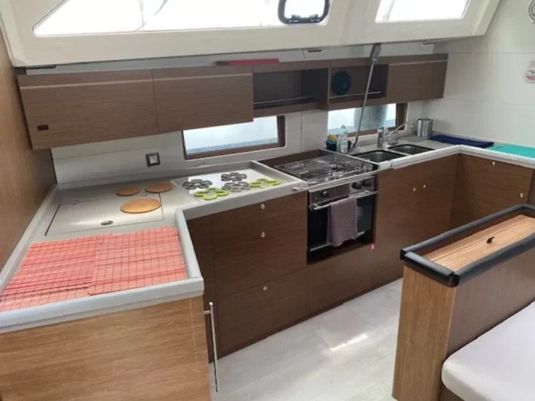 Hire a Bénéteau Oceanis 46.1 Alimos