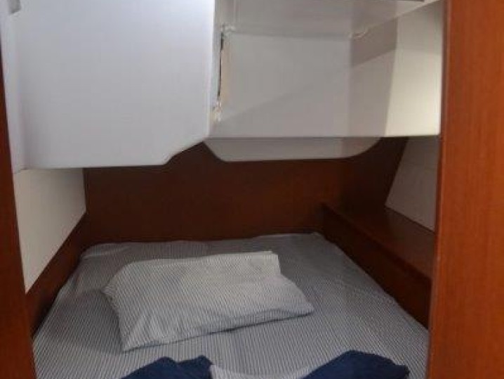 Yacht hire Cannigione cheap Oceanis 48