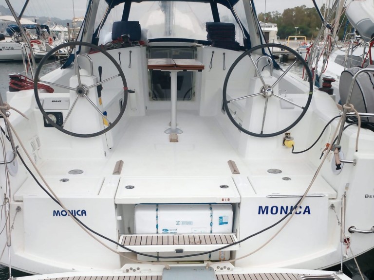 Hire Sailboat Bénéteau with a boat licence