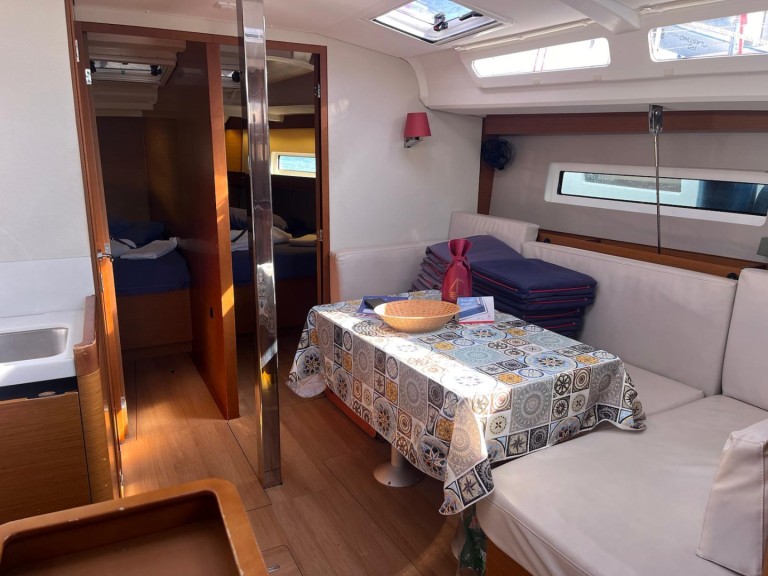 Yacht hire Cannigione cheap Sun Odyssey 440