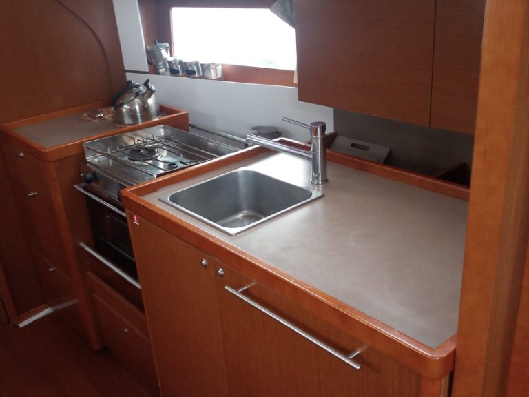 Sailboat to hire Cannigione at the best price