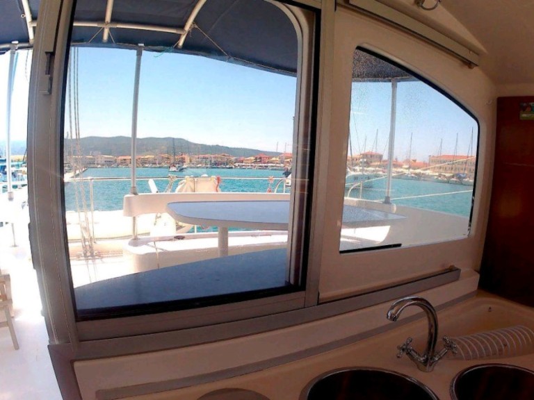 Hire a Fountaine Pajot Lavezzi 40 Primošten