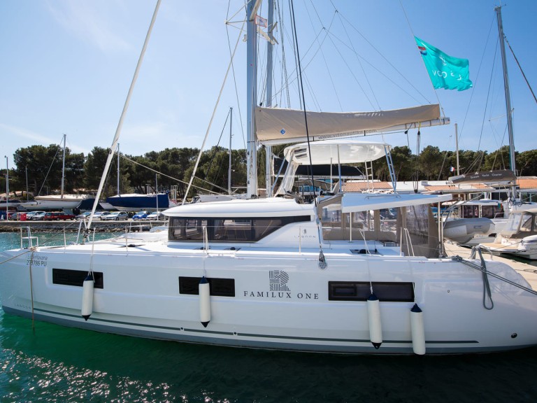 Charter a Lagoon Lagoon 46 in Pomer on Samboat