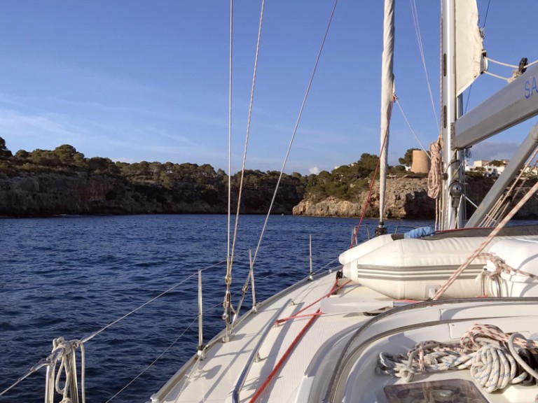 Hire Sailboat Bavaria with a boat licence