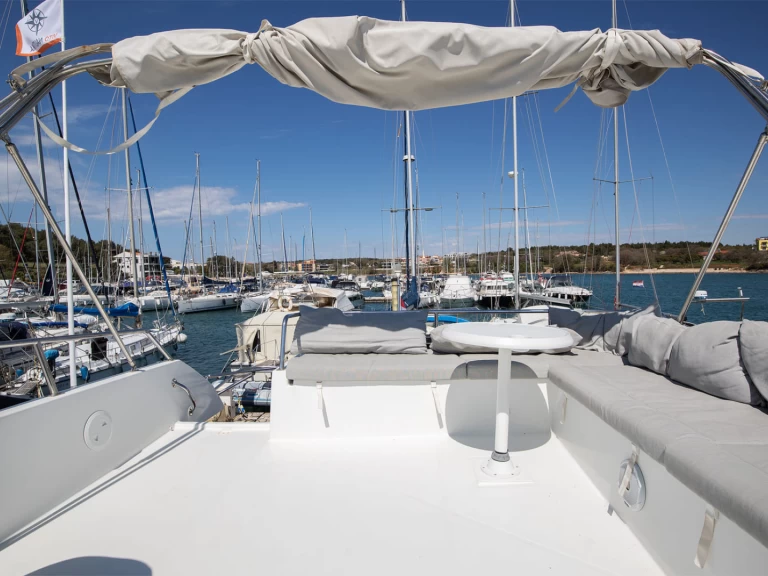 Fountaine Pajot Fountaine Pajot MY 37 charter bareboat or skippered in  Pomer