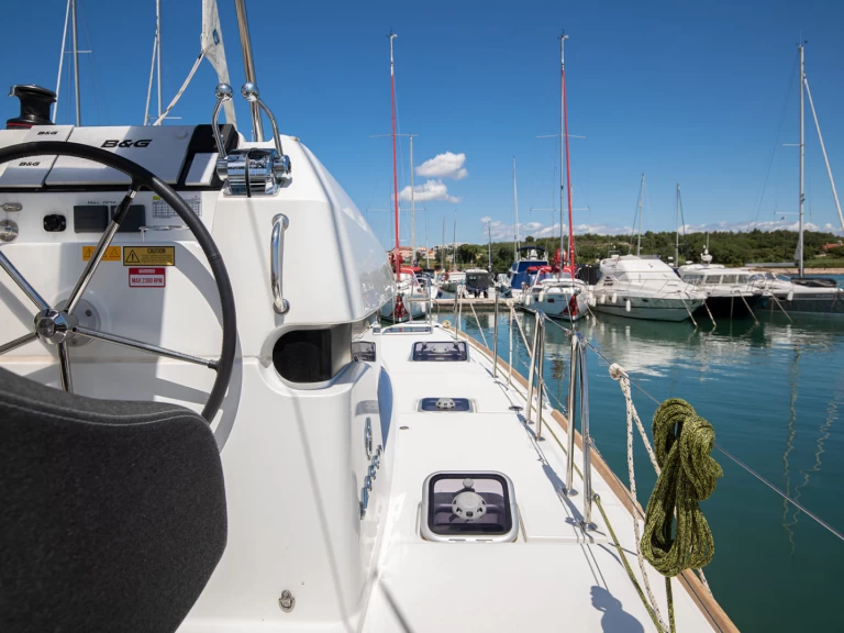 Hire a Lagoon Lagoon 40 Pomer