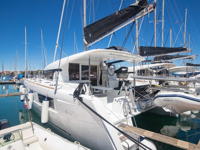 Yacht hire Pomer cheap Lagoon 40