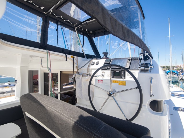 Catamaran to hire Pomer at the best price