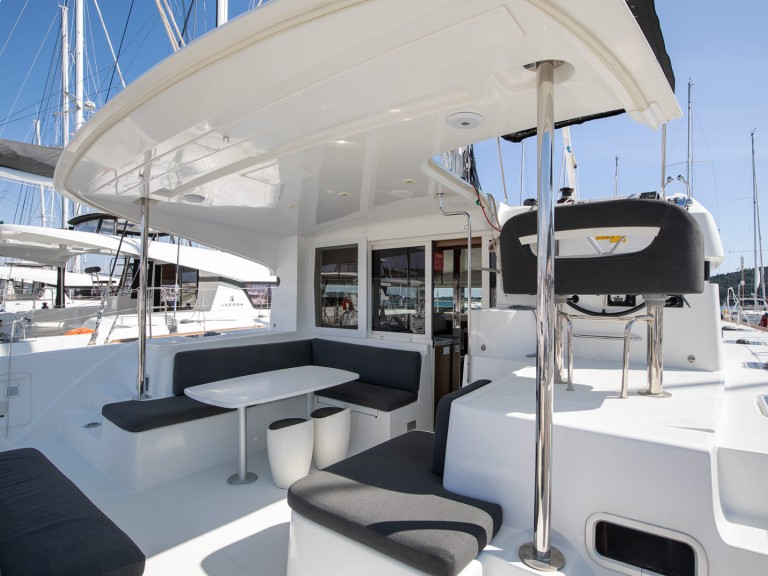 Catamaran hire in Pomer - Lagoon Lagoon 40