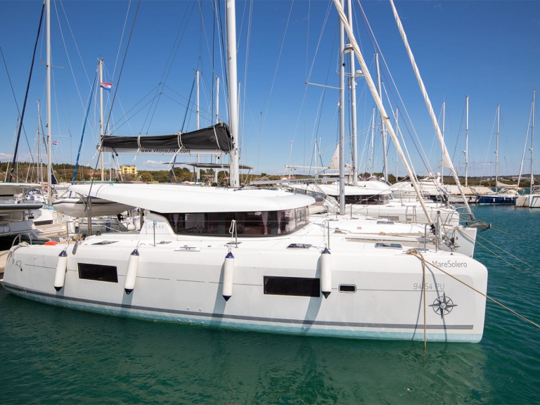 Hire Catamaran Lagoon with a boat licence