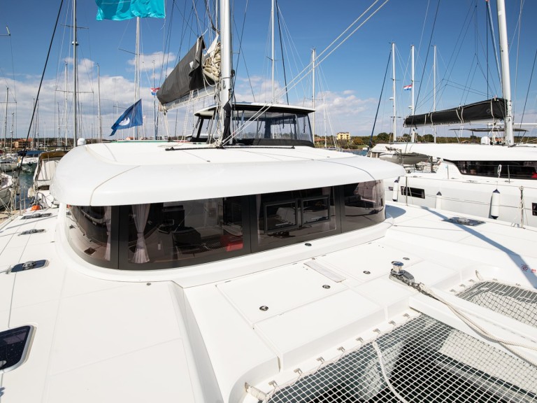 Catamaran hire in Pomer - Lagoon Lagoon 42