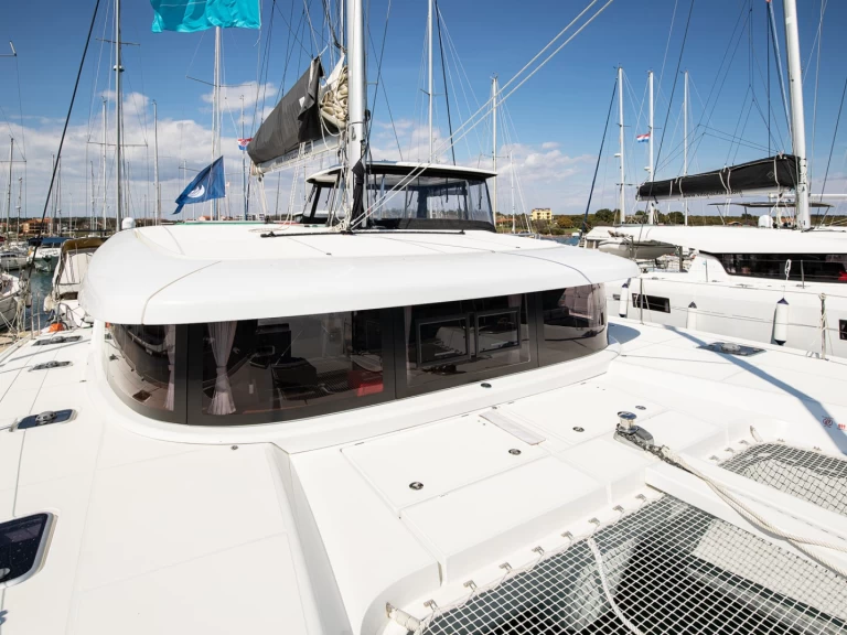 Catamaran hire in Pomer - Lagoon Lagoon 42