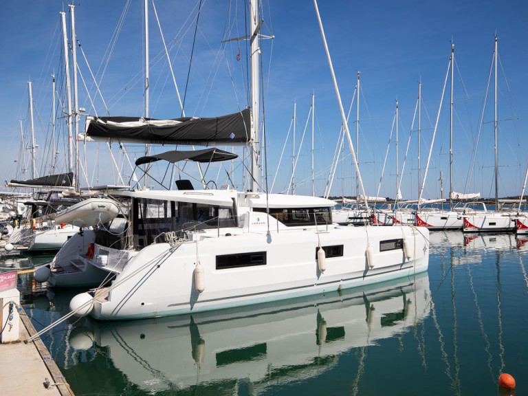 Catamaran hire in Pomer - Lagoon Lagoon 46