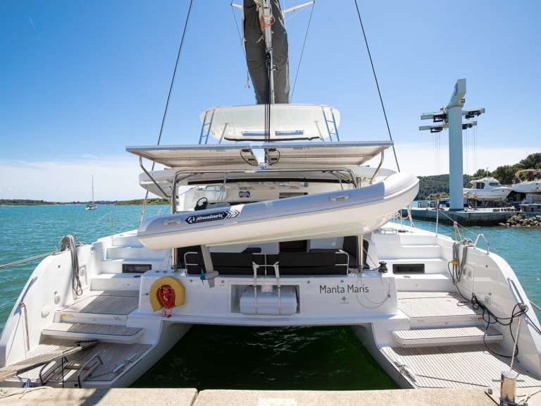 Hire Catamaran Lagoon with a boat licence