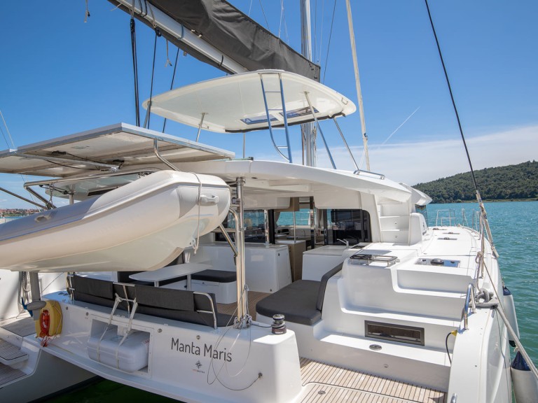 Hire Catamaran with or without skipper Lagoon Pomer