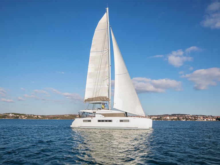 Hire a Lagoon Lagoon 50 Pomer