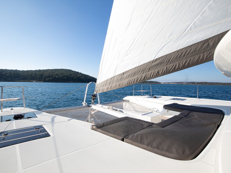 Hire Catamaran with or without skipper Lagoon Pomer