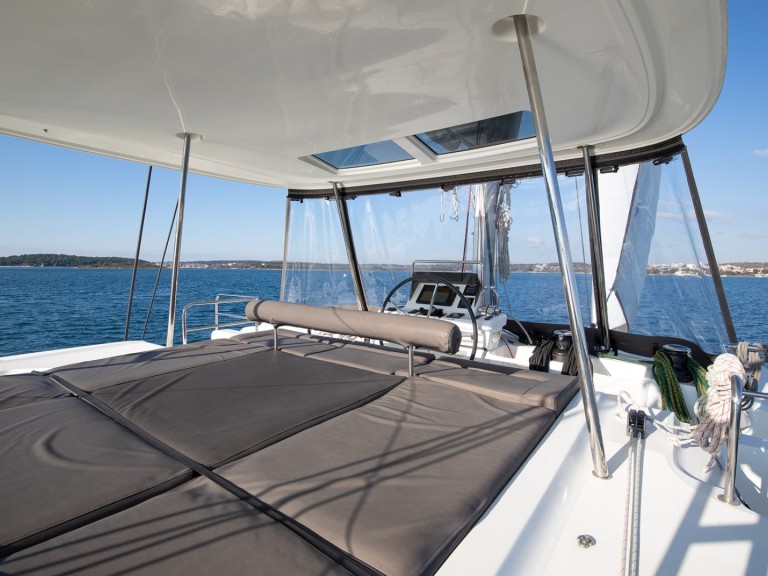 Hire Catamaran Lagoon with a boat licence