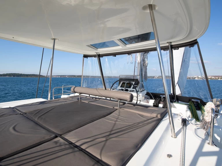 Hire Catamaran Lagoon with a boat licence