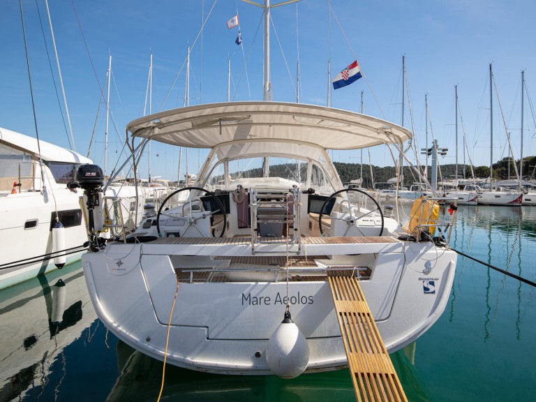 Hire Sailboat Bénéteau with a boat licence