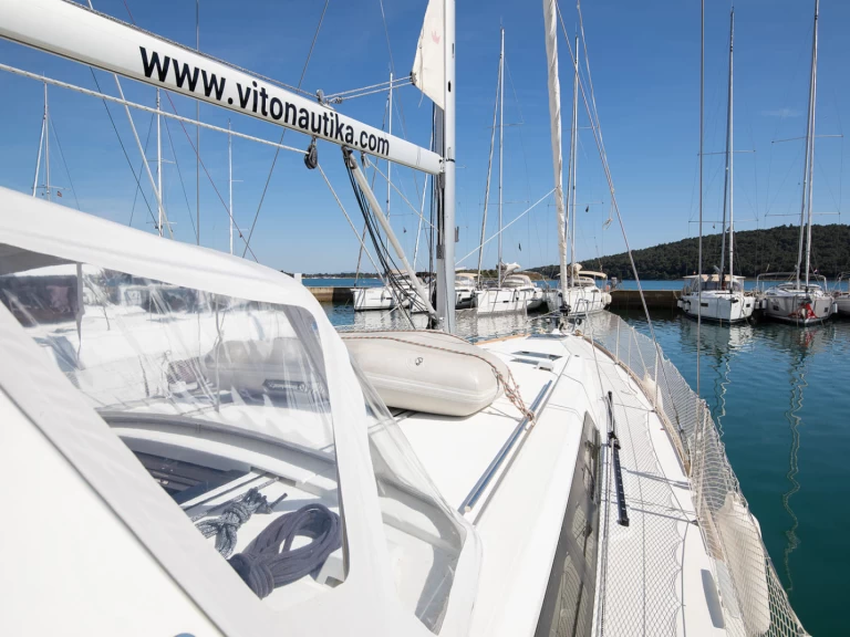 Sailboat hire in Pomer - Bénéteau Oceanis 45