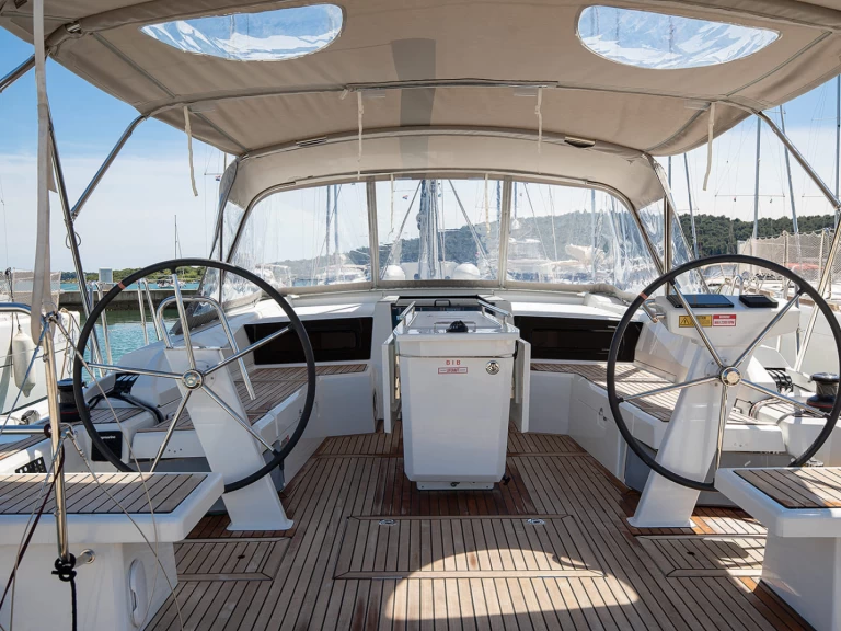 Hire Sailboat Bénéteau with a boat licence