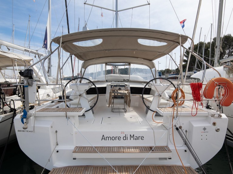 Hire Sailboat with or without skipper Bénéteau Pomer