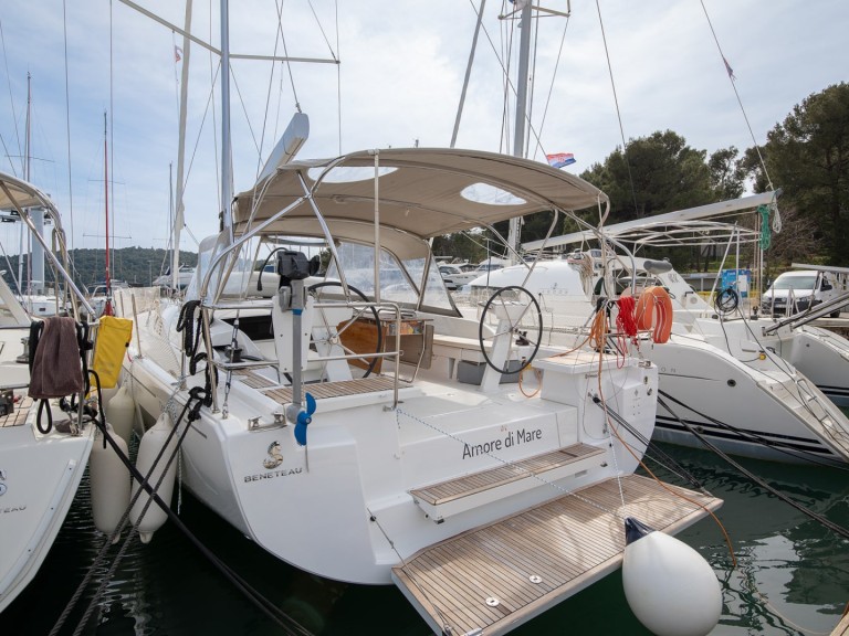 Sailboat to hire Pomer at the best price