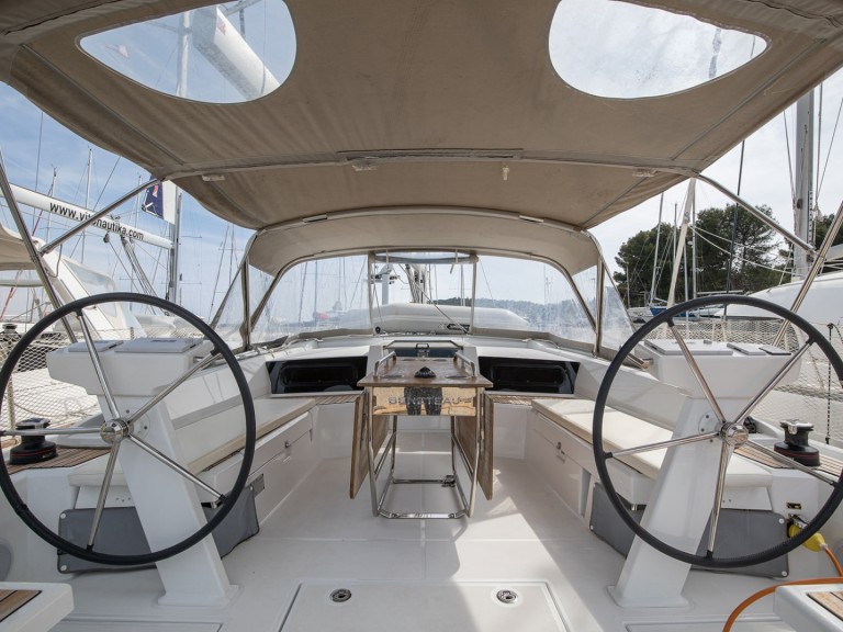 Yacht charter Pomer - Bénéteau Oceanis 46.1 on SamBoat