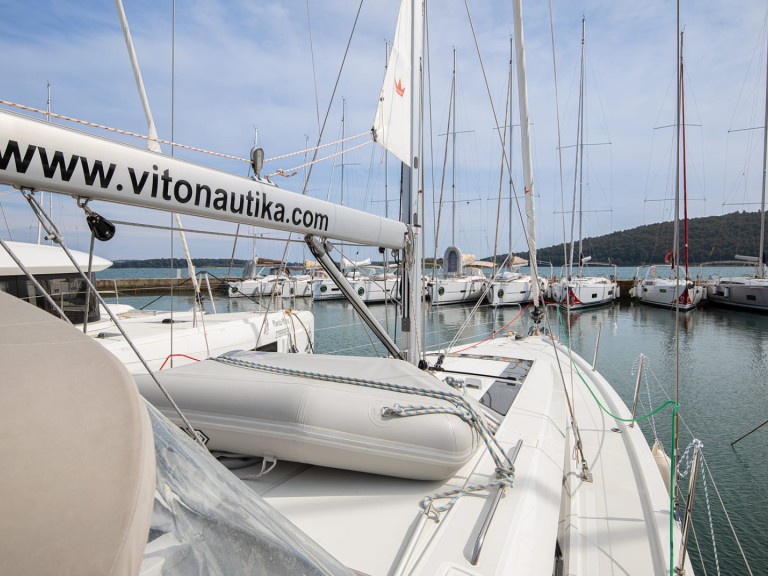 Yacht charter Pomer - Bénéteau Oceanis 46.1 on SamBoat