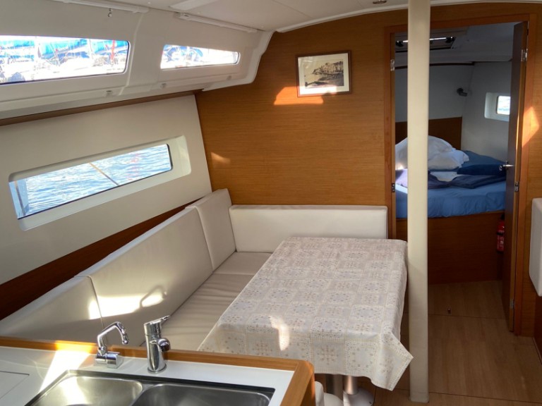 Hire a Jeanneau Sun Odyssey 380 Procida