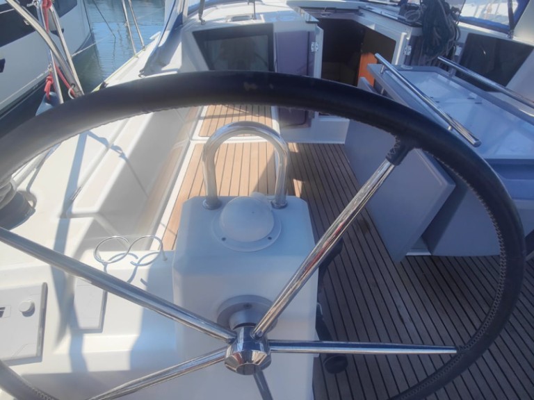 Sailboat to hire Procida at the best price