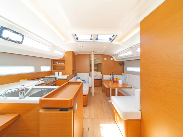 Hire Sailboat Jeanneau with a boat licence