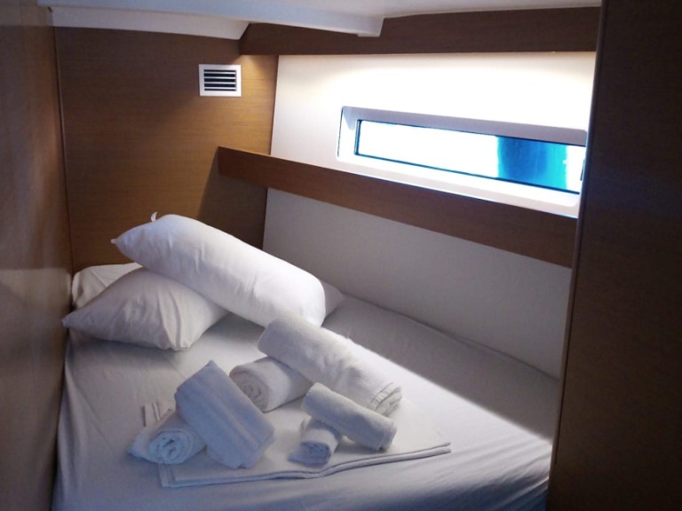 Sailboat to hire Cannigione at the best price