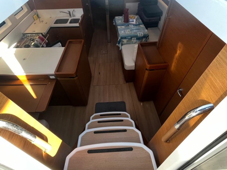 Yacht hire Cannigione cheap Sun Odyssey 440