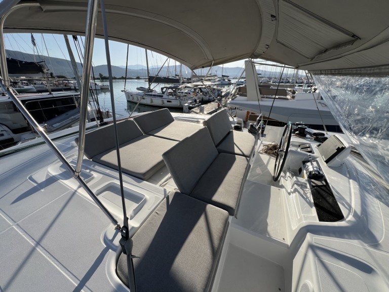 Charter a Lagoon Lagoon 46 in Lefkáda on Samboat