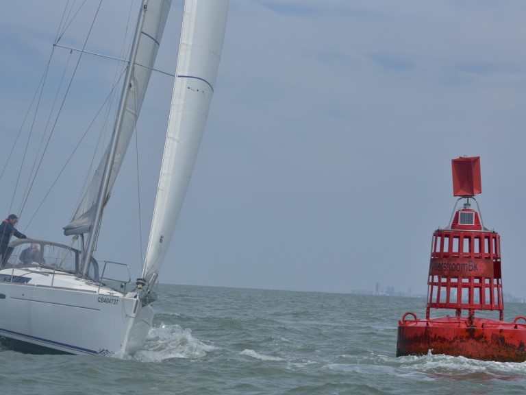 Hire a Bénéteau Oceanis 34 Nieuwpoort