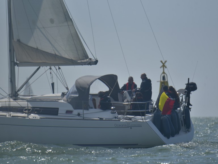 Sailboat hire in Nieuwpoort - Bénéteau Oceanis 34