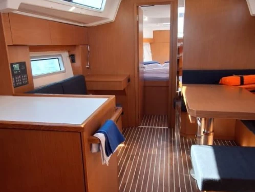 Hire Sailboat Bavaria with a boat licence