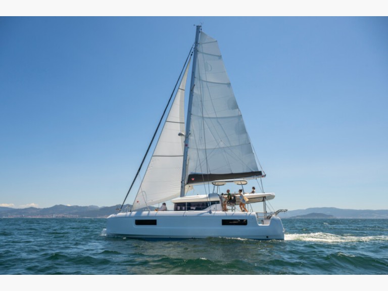 Hire Catamaran Lagoon with a boat licence
